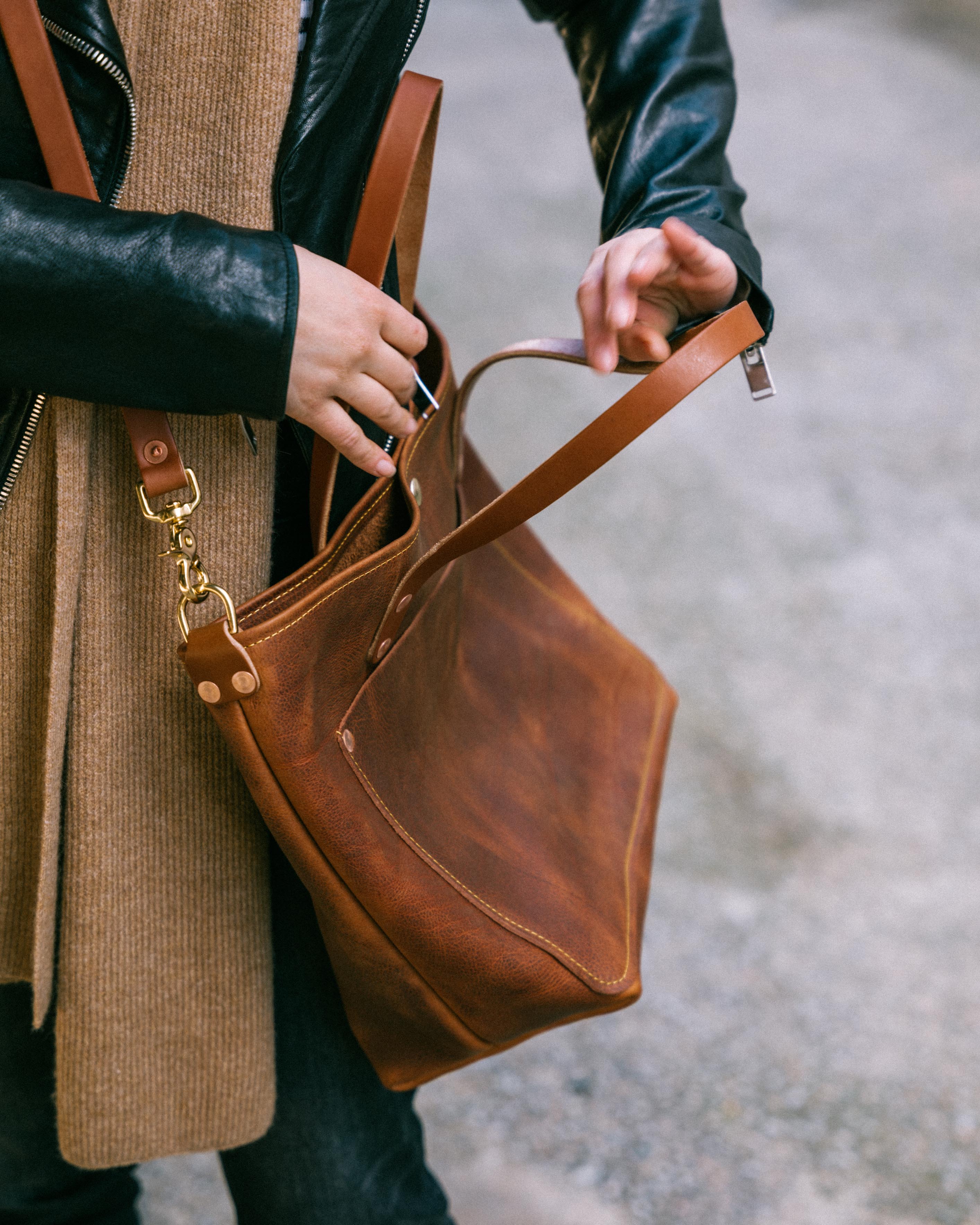 Brown Kodiak Travel Tote - Image 11