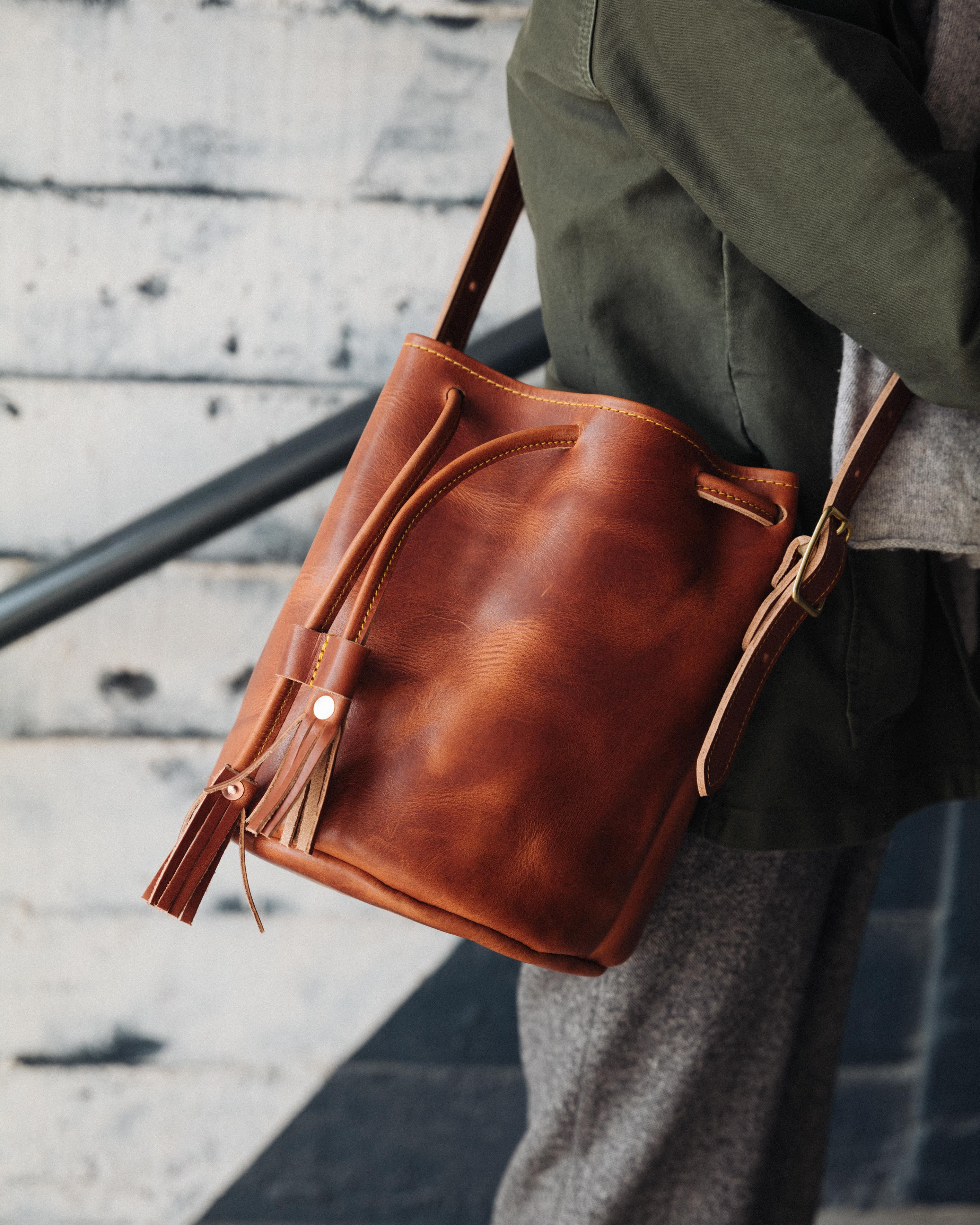 English Tan Dublin Bucket Bag - Image 8