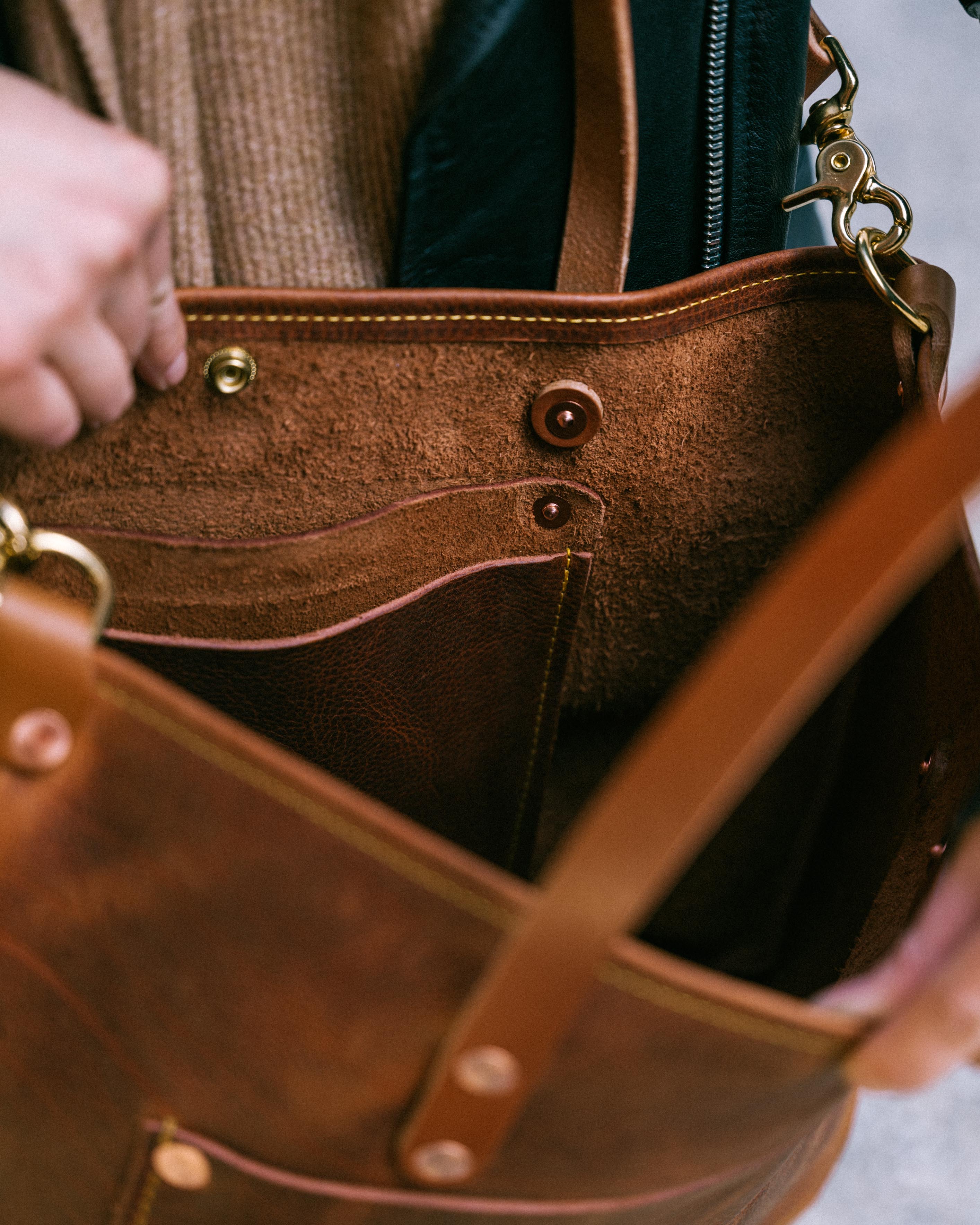 Tan Kodiak Travel Tote - Image 15